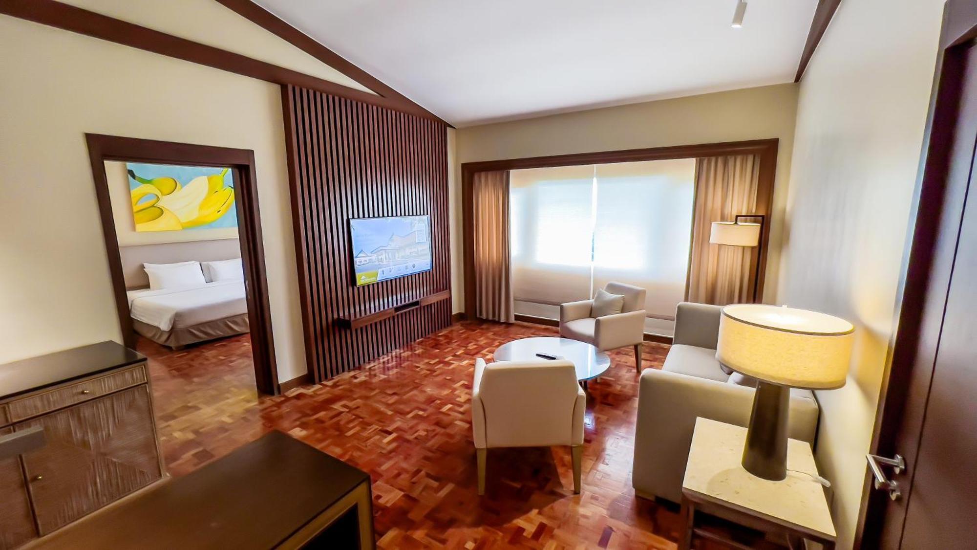 Taal Vista Hotel Tagaytay City Buitenkant foto Suite