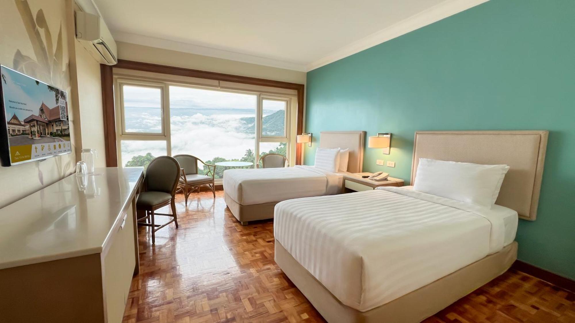 Taal Vista Hotel Tagaytay City Buitenkant foto Deluxe Room
