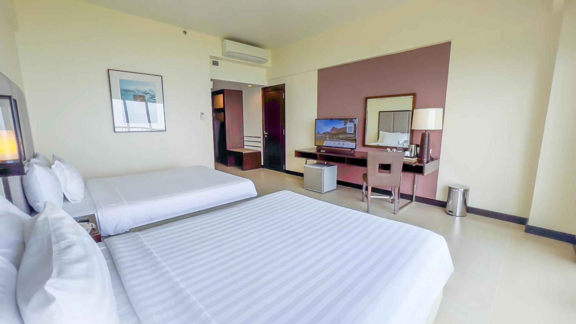 Taal Vista Hotel Tagaytay City Buitenkant foto Deluxe Room