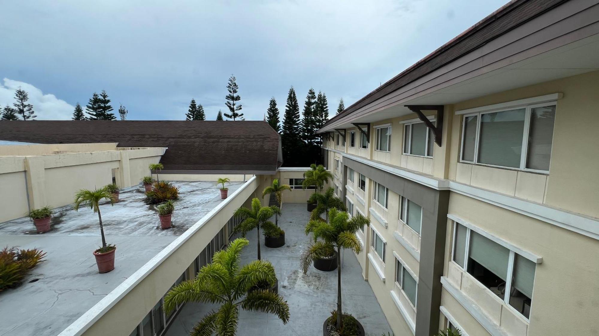 Taal Vista Hotel Tagaytay City Buitenkant foto The University of Hawaii at Hilo