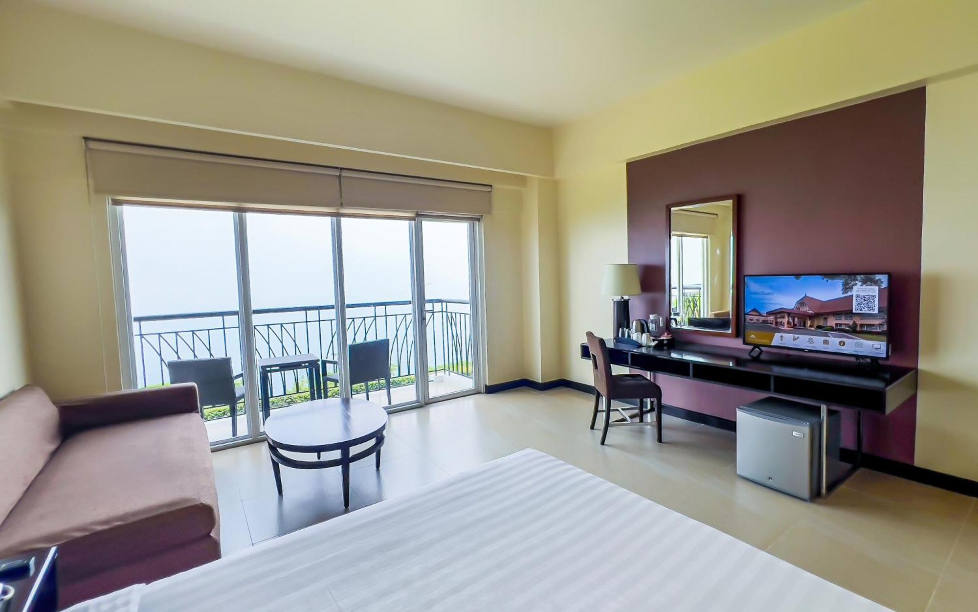 Taal Vista Hotel Tagaytay City Buitenkant foto Deluxe Ocean View
