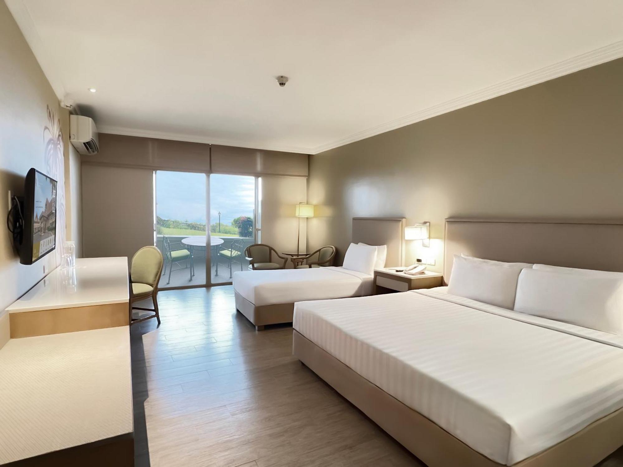 Taal Vista Hotel Tagaytay City Buitenkant foto Deluxe Room